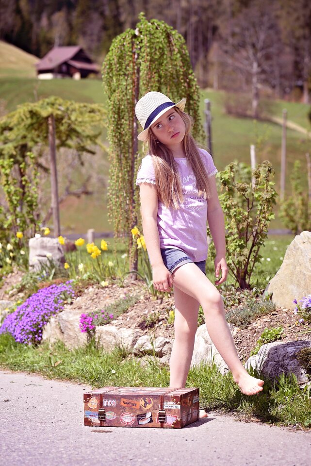 Girl barefoot hat