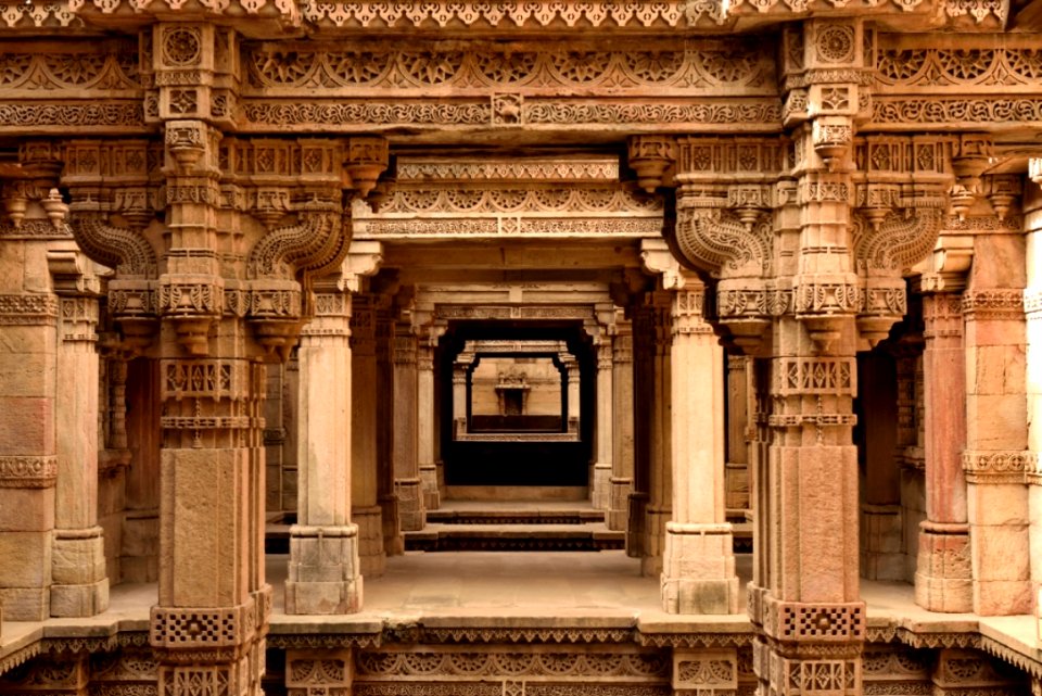 ADALAJ STEP WELL