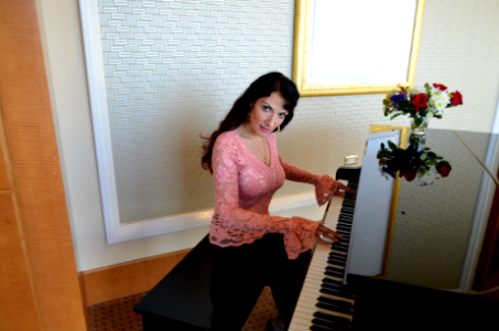 Tina Louise Thomas, Piano - Four Seasons Hotel, San Fransico, California photo