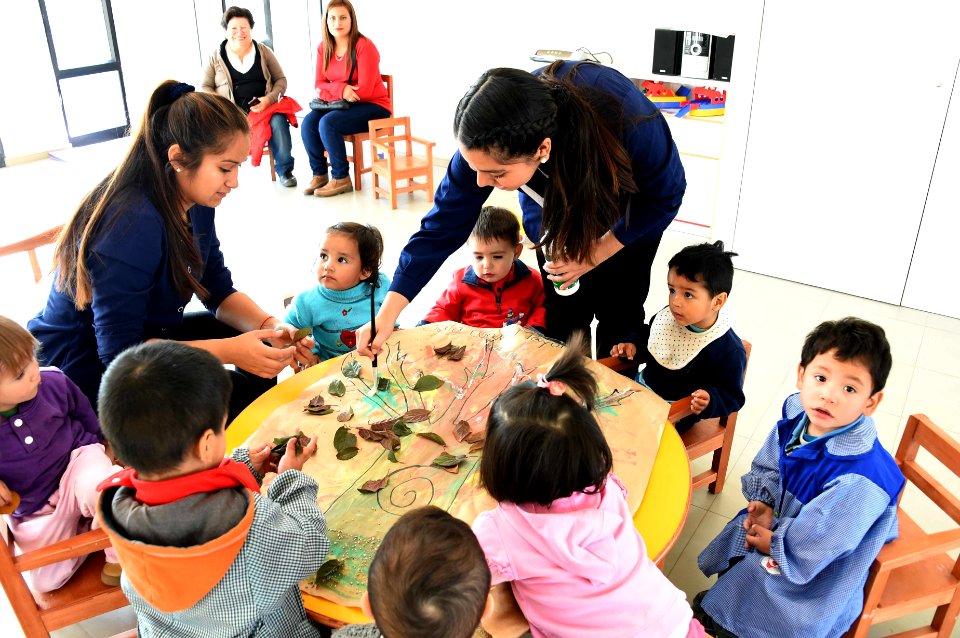Presidenta Bachelet, acompañada del ministro Eyzaguirre, inauguró un nuevo jardín infantil de la Junji, como parte del compromiso de Gobierno de ampliar la cobertura en educación parvularia