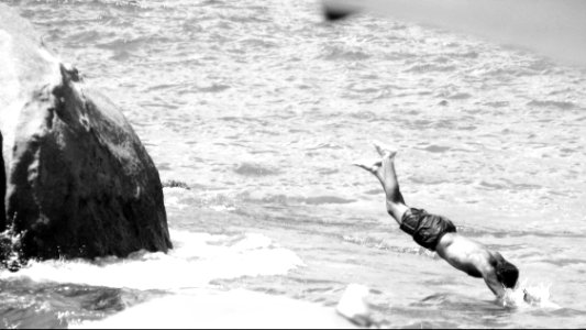 Splash in Calhetas' beach