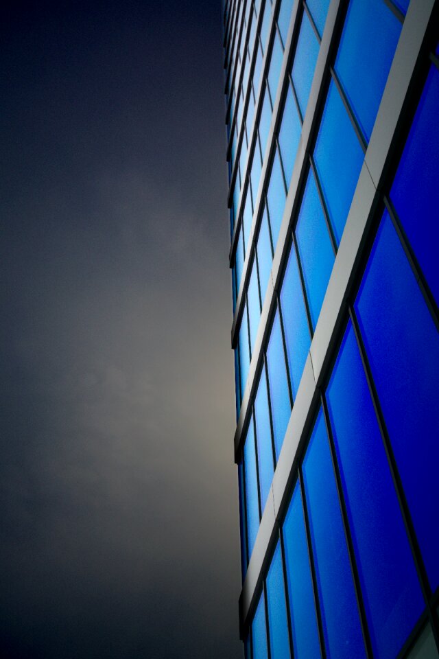 Architecture facade mirroring