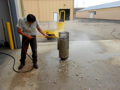 Pressure washing strainer screen photo