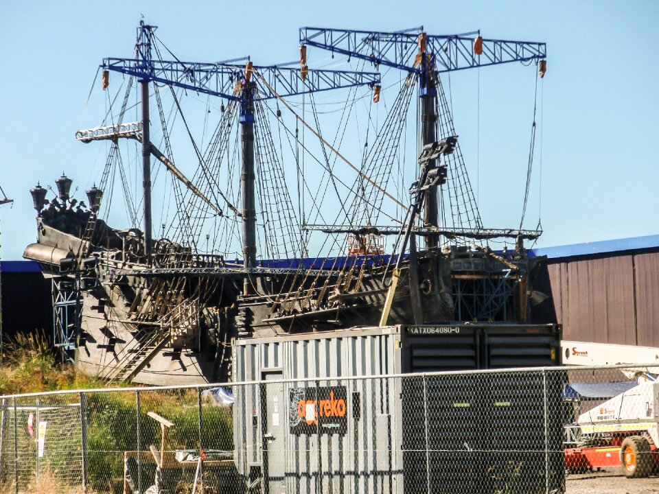 Pirate model film set