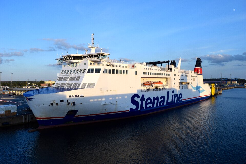 Lake passenger ship travel