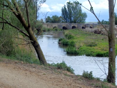 riviere sur le chemin de compostelle photo