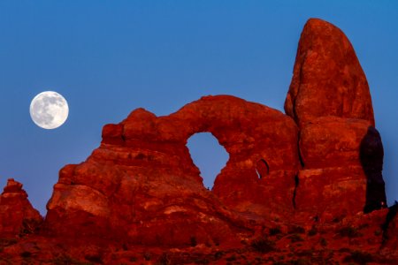 Supermoon at Turret Arch photo