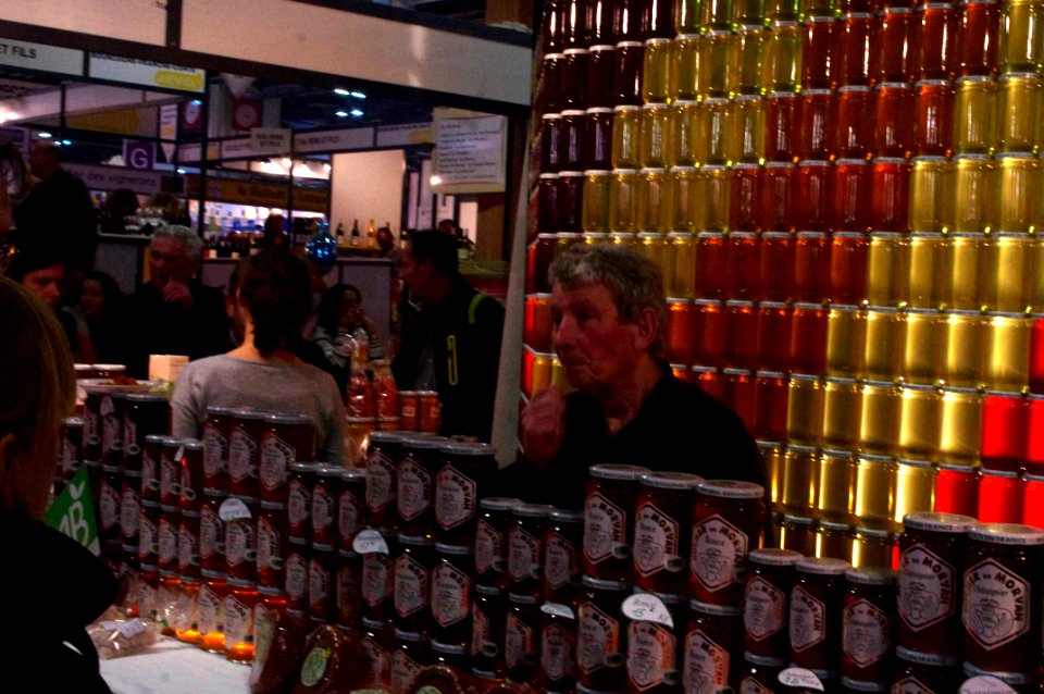 apiculteur au salon de l'agriculture à paris