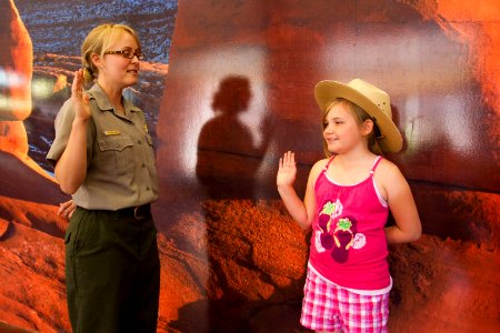 Victoria Allen administers the junior ranger pledge.
