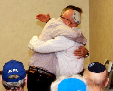 Alan Gottesman and President Greenberg embrace. photo