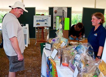 Brian looks at the gift baskets on offer Florida National Park Association