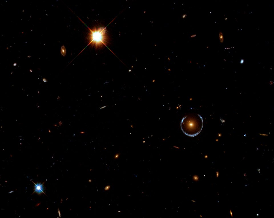 Hubble Captures a “Lucky” Galaxy Alignment