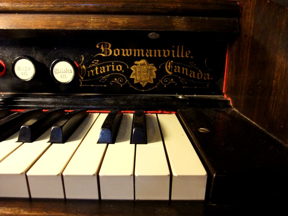[Bowmanville label detail] Parlor reed organ