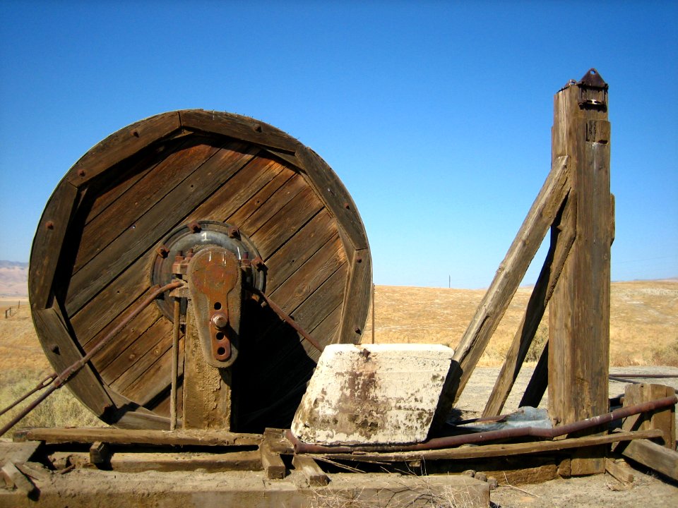 Old oil derrick near Coalinga in the Central Coast Field Office
