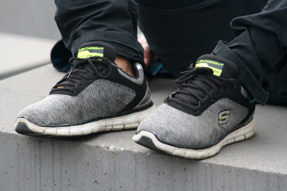 Sports shoes sketchers grey