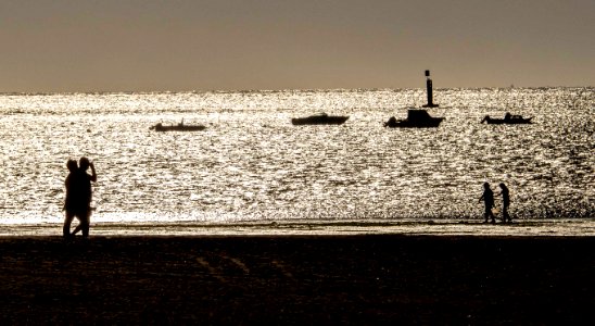Figuras en la playa
