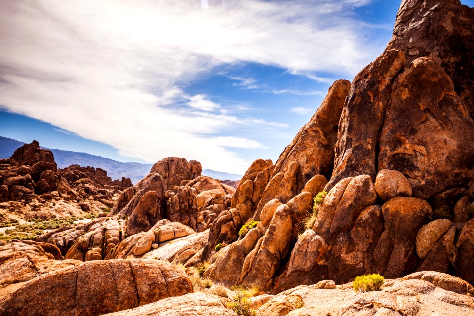 Alabama Hills with Inyo Mountains (4 of 8) - Free photos on creazilla.com