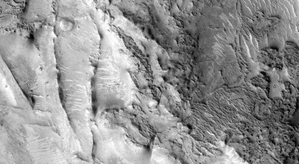 Ridges near Nilosyrtis Mensae