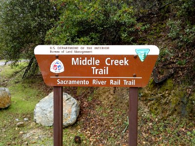 Sign for the Sacramento River Rail-Trail Middle Creek Trail