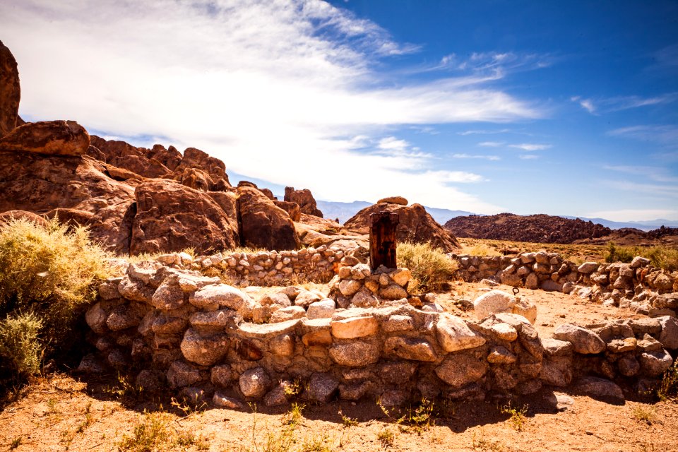 Alabama Hills with Inyo Mountains (7 of 8)