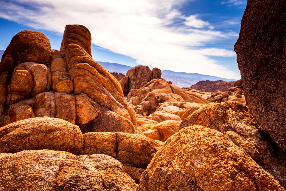 Alabama Hills with Inyo Mountains (2 of 8) - Free photos on creazilla.com