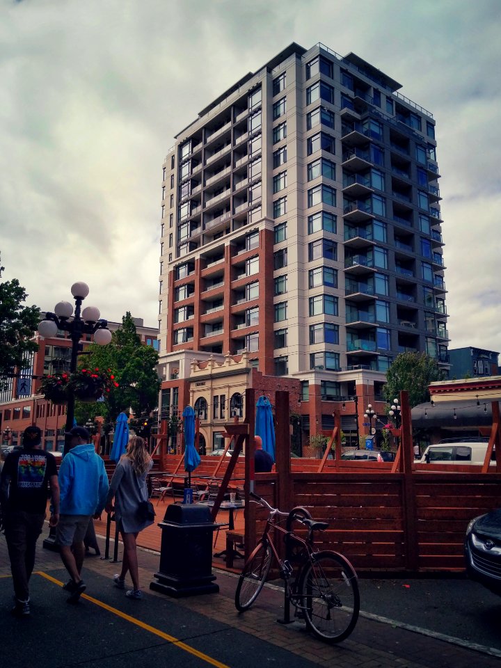 Yates Street Tap House Deck - Era Condo