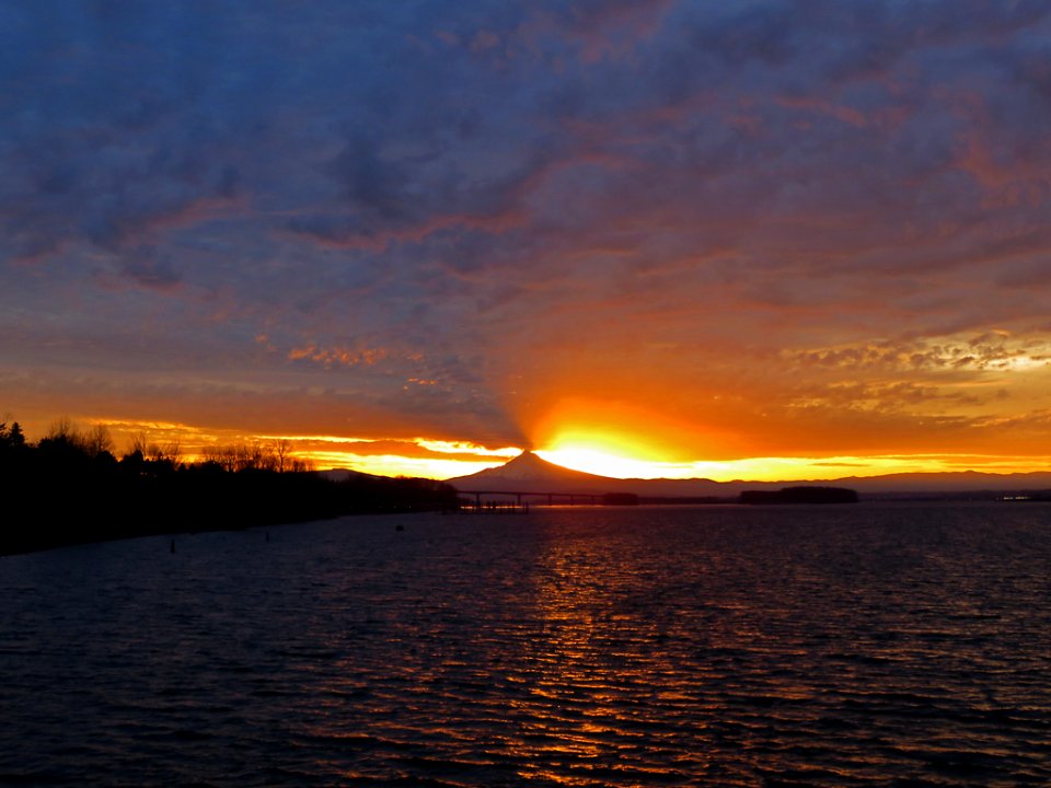 Sunrise over Mt. Hood and Columbia River at Wintler Park in Vancouver, WA