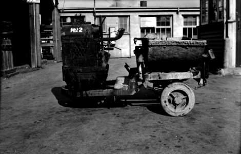 139; Cable Street, Lister Truck with tipper - Circa 1932