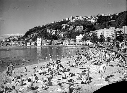 152; Day at the Beach, Oriental Parade - Circa 1940