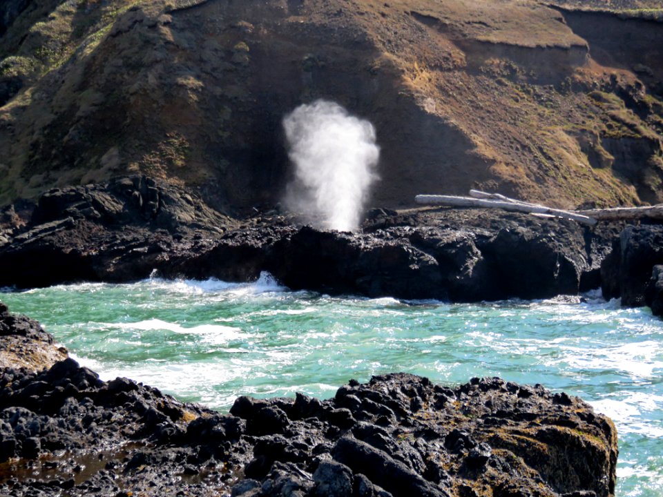 Cook's Chasm and Spouting Horn at Cape Perpetua in Oregon