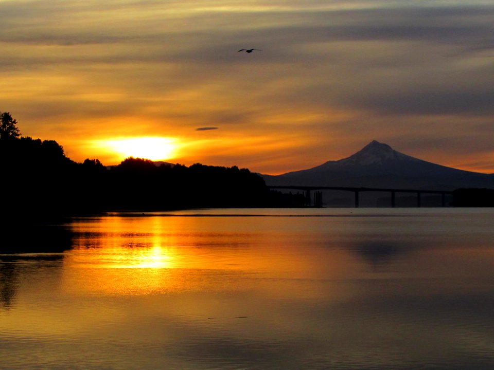 Sunrise over Mt. Hood and Columbia River at Wintler Park in Vancouver, WA