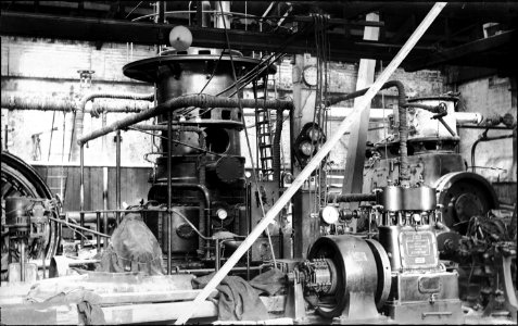 100; Interior of unidentified engine room - Circa 1920
