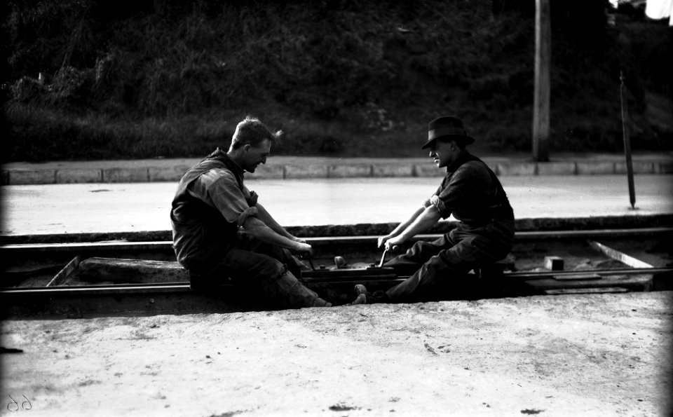 33; Aro Street, workmen hand grinding joints with rail plane - 13 Jun 1930