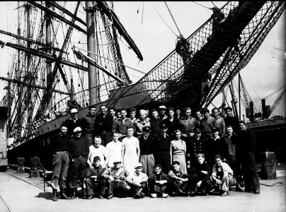 127; Group photograph of Pamir crew, Wellington - Circa 1940