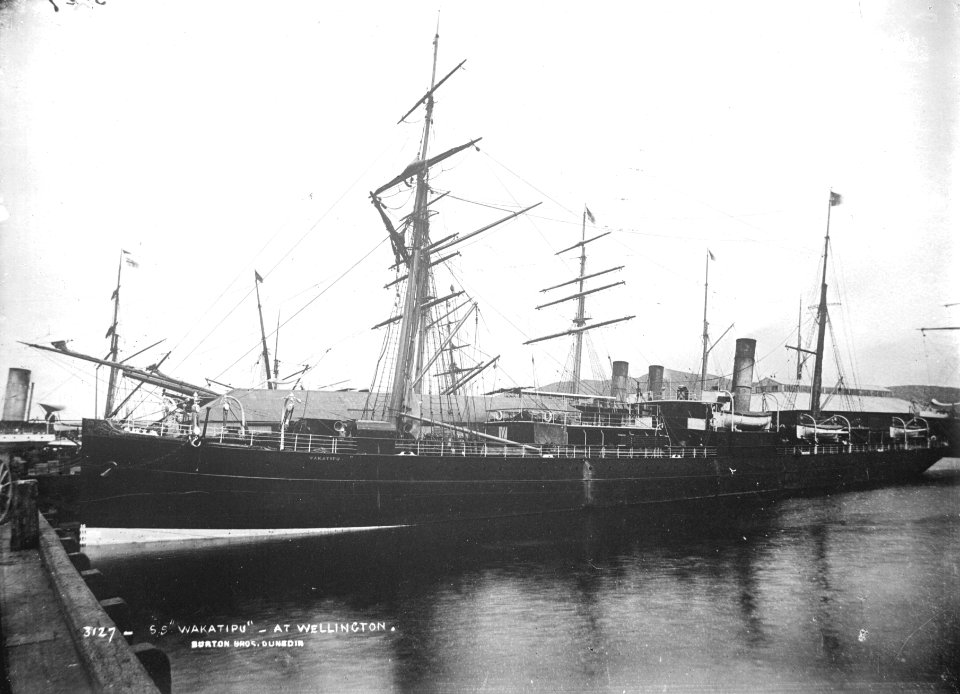 19; Wellington Wharf, SS Wakatipu and SS Arawa - Circa 1890 - Glass Plate Negative
