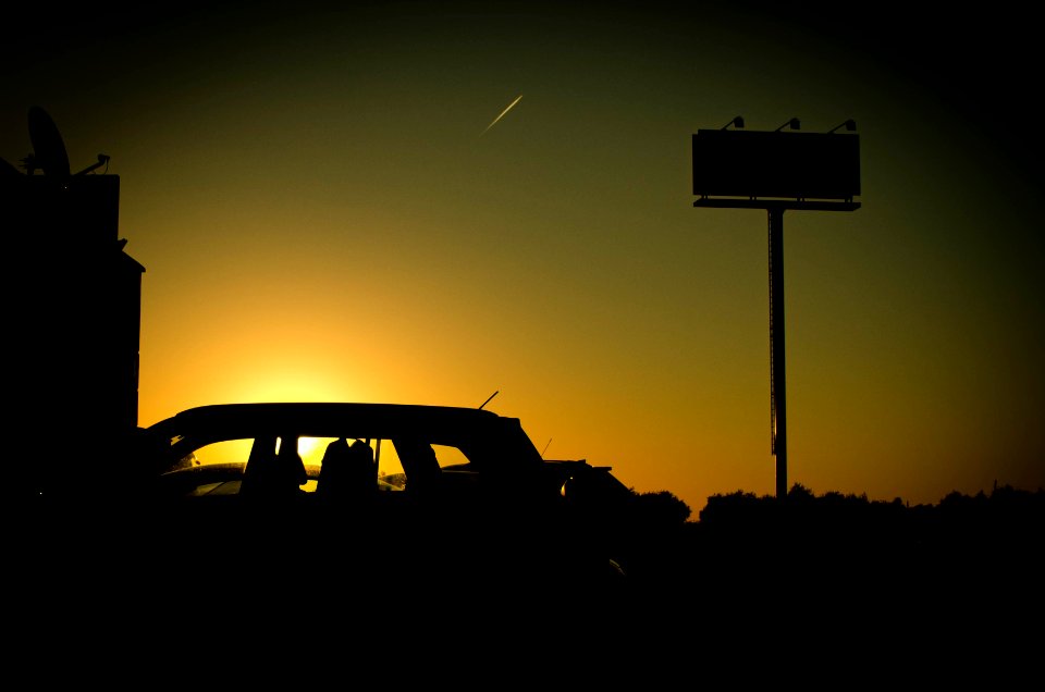 Amanecer en la carretera