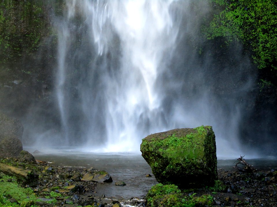 Multnomah Falls at Columbia River Gorge in Oregon