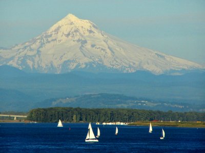 Mt. Hood at Columbia River in Oregon