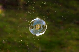Soapy water make soap bubbles float