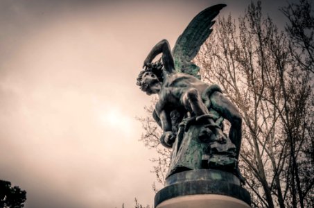 Monumento del Angel Caído
