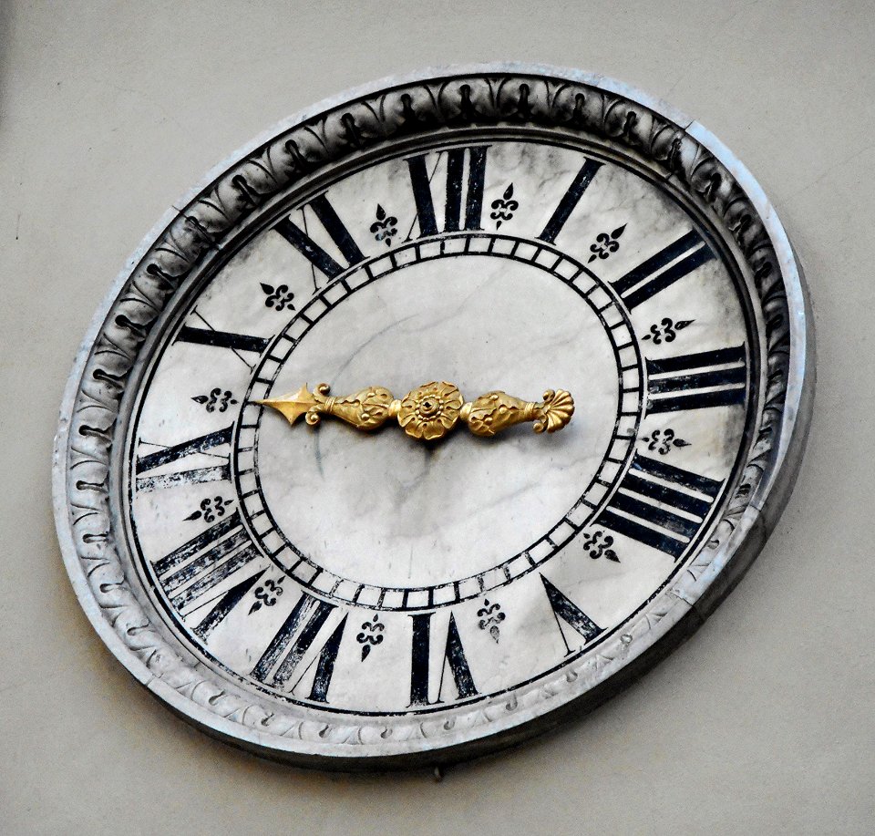 Wall clock, nearby Santa Maria del Fiore Basilica in Florence