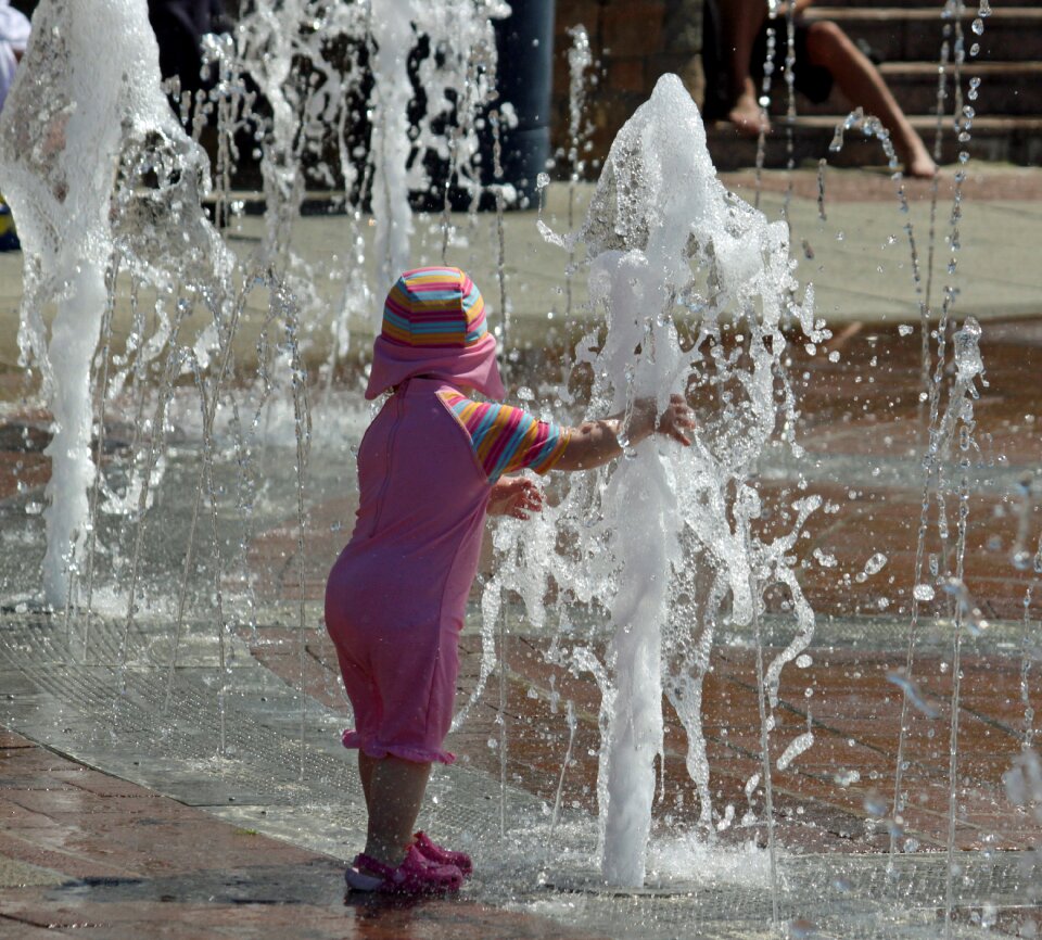 Water fountain wet