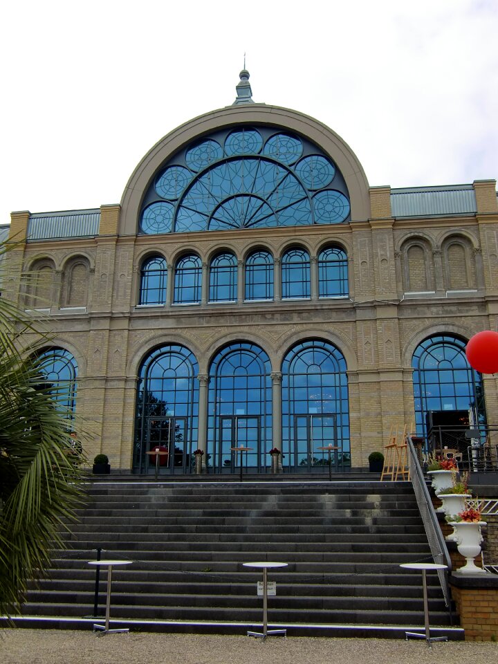Arch building historically