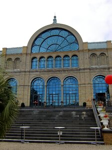 Arch building historically