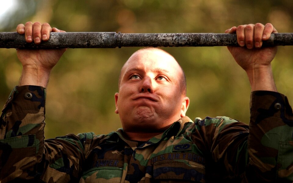 Military male pull up