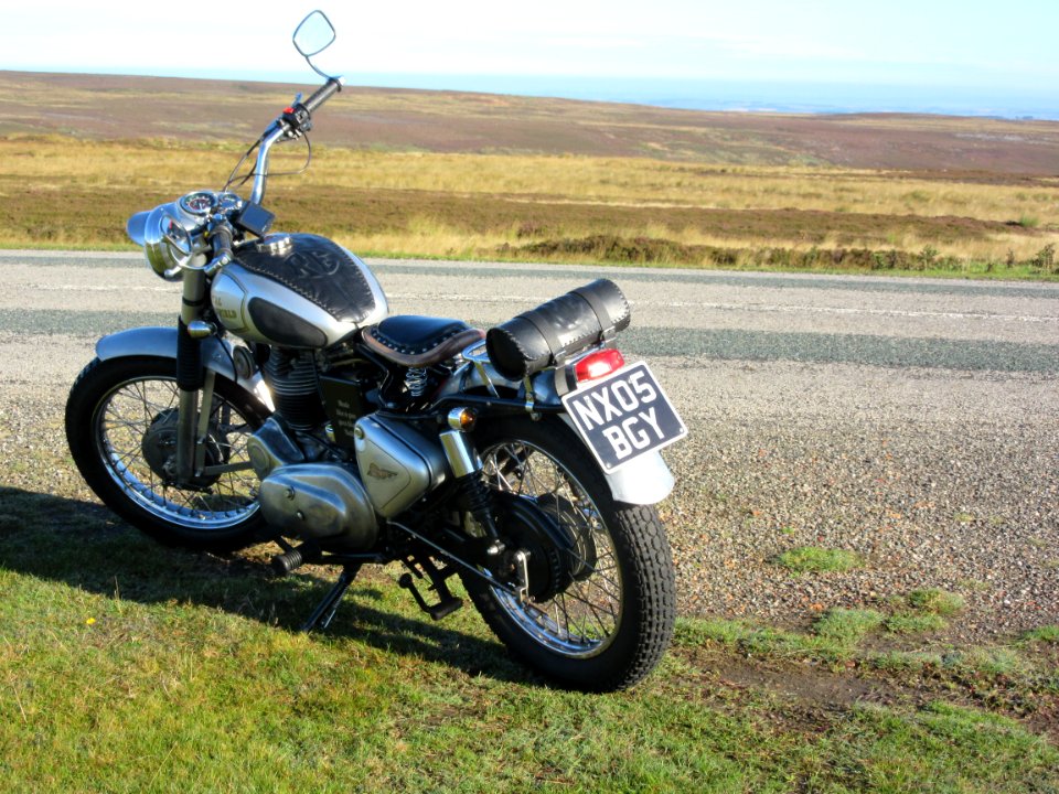 royal enfield 500 bullet