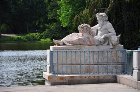 Royal bathroom park monument photo