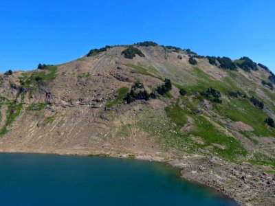 Goat Lake at Goat Rocks Wilderness in WA