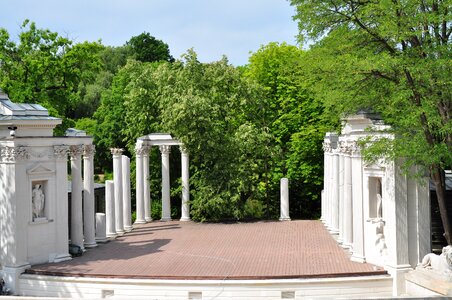 Royal bathroom park monument