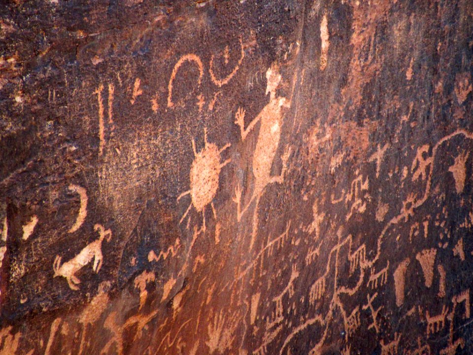 Newspaper Rock Petroglyphs at Petrified Forest NP in Arizona